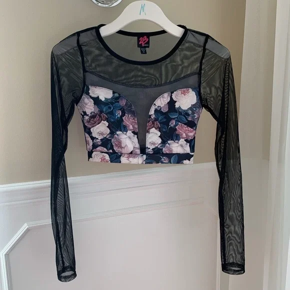 2B Bebe size XS Deep V Floral Crop Top - Picture 2 of 15